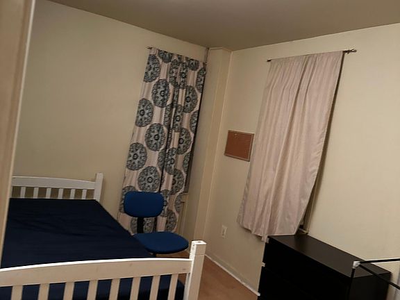 5th image of 917 Wall St APT 1
