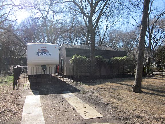 2nd image of 1739 Crescent Ln