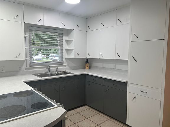 5th image of 2813 F Ave