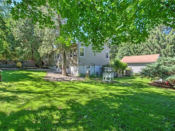 4th image of 96 Lynbrook Cir