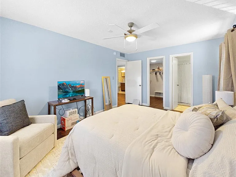 553 Fairways Cir #B — Photo 13