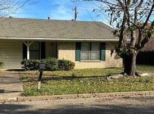 2911 Melmar Park St, Commerce, TX 75428