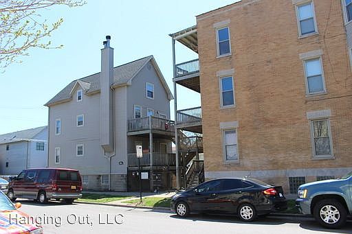 2nd image of 1657 N Maplewood Ave APT 2R
