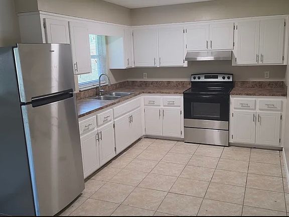3rd image of 4622 Date Palm Dr
