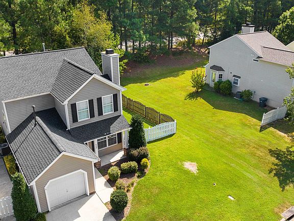 3rd image of 608 Ashford Ln