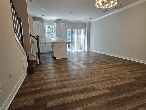 4th image of 53 Connaught Ct #1