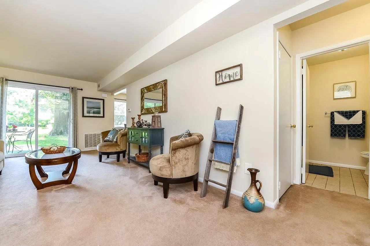 Sherwood Village Apartment Homes — Photo 4