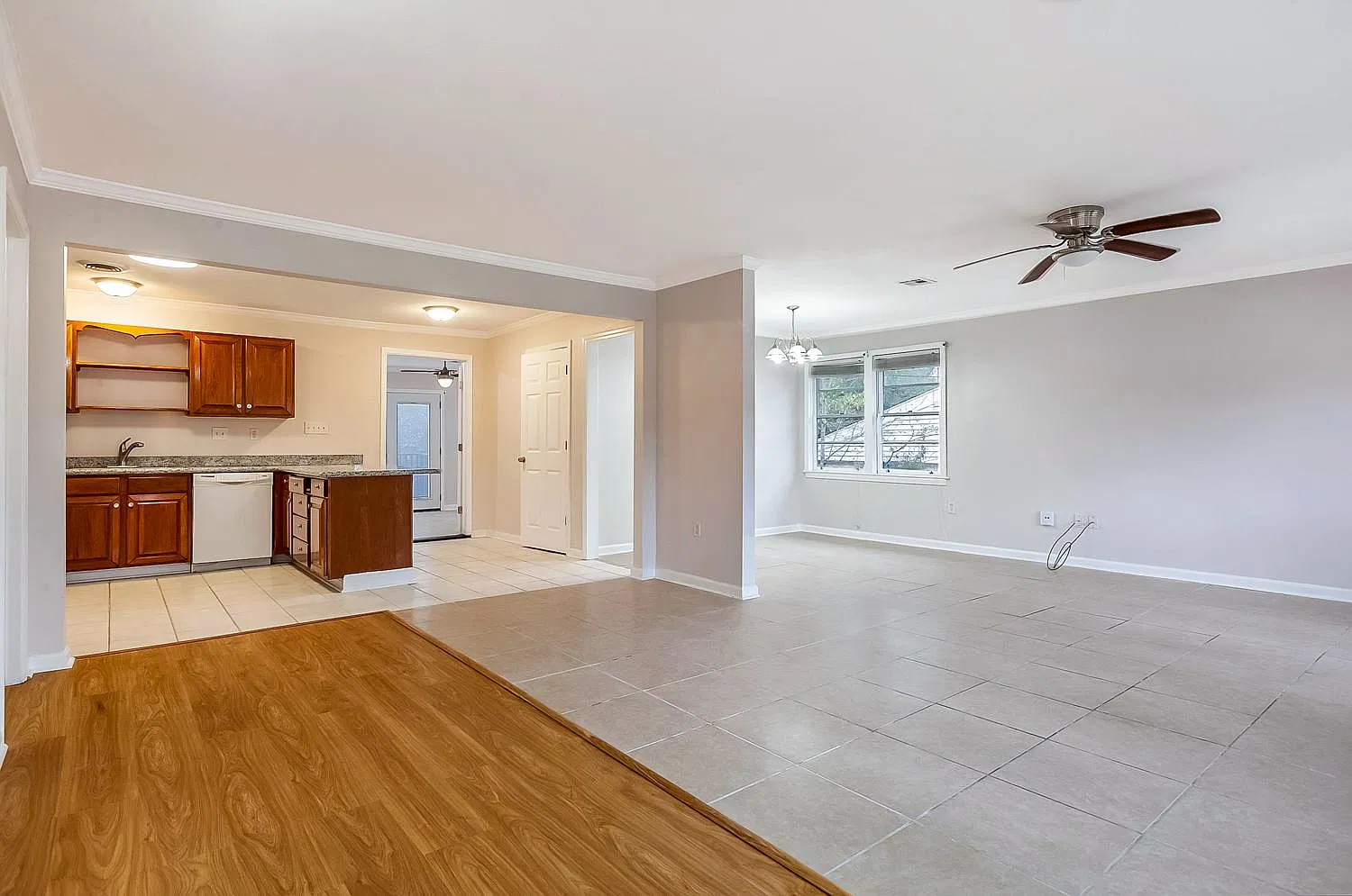 4 bed, 2.5 bath, 1952 sqft, $1,900 — Photo 4