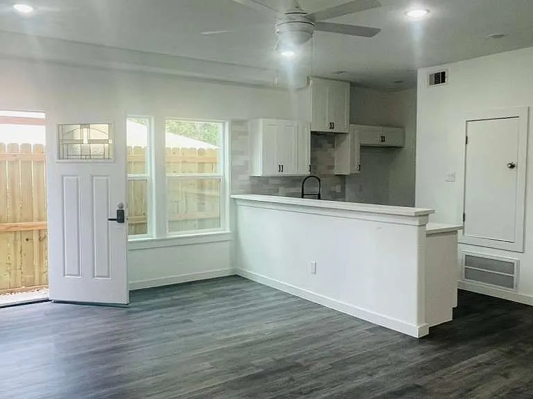 8412 De Priest St #A — Photo 3
