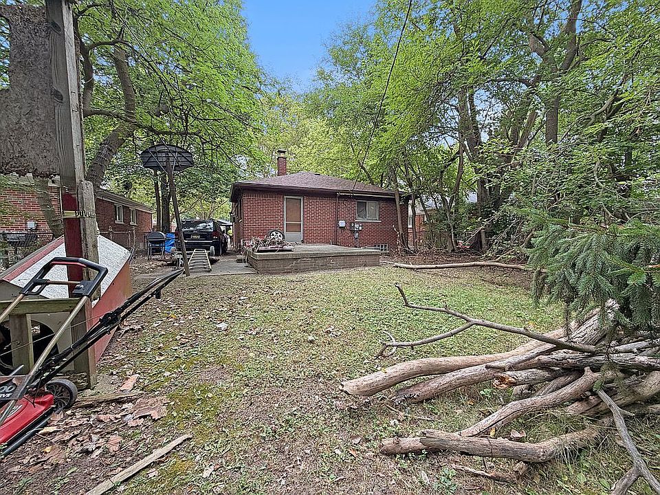 22040 Cloverlawn St, photo 27