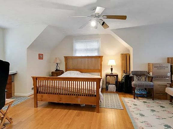4th image of 238 Thomas Nelson Ln