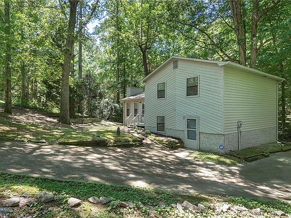 2nd image of 2843 Melanie Ln