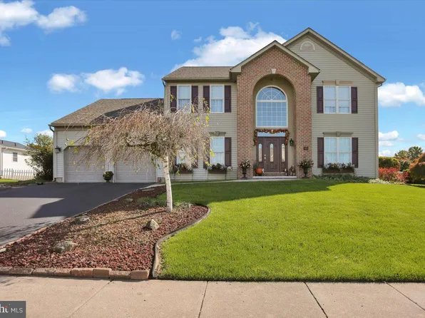 300 Battenkill Dr, Douglassville, PA 19518