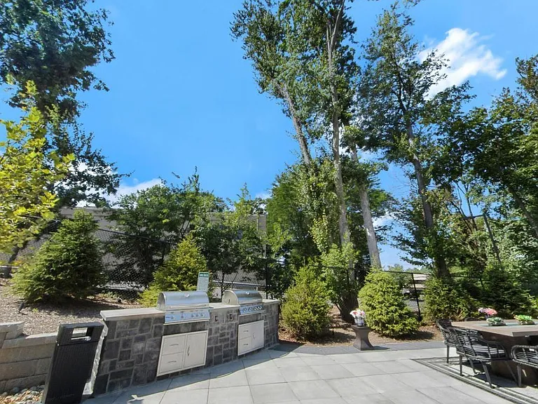 135 Christopher Columbus Dr #9-01 — Photo 10