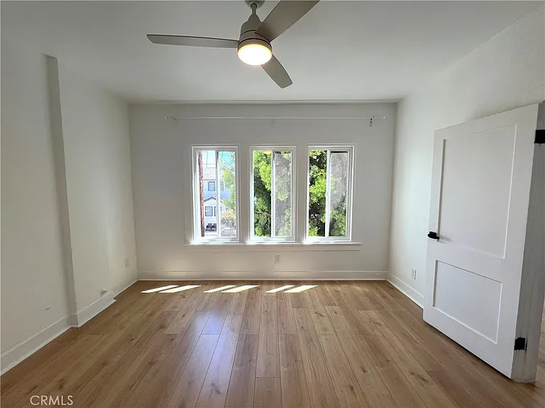1557 W 36th Pl — Photo 10
