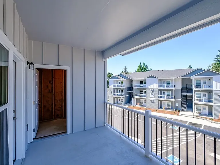 Cascade Meadows Apartments — Photo 3