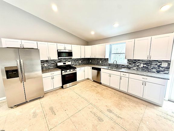 4th image of 607 Sea Ranch Ave