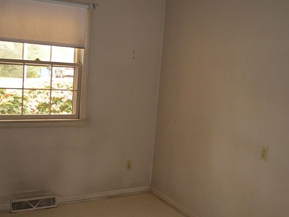 4th image of 408 Pennwood St NE