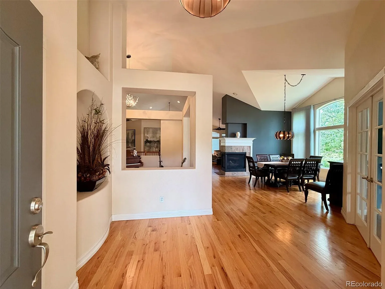 5 bed, 3.5 bath, 4990 sqft, $4,500 — Photo 2