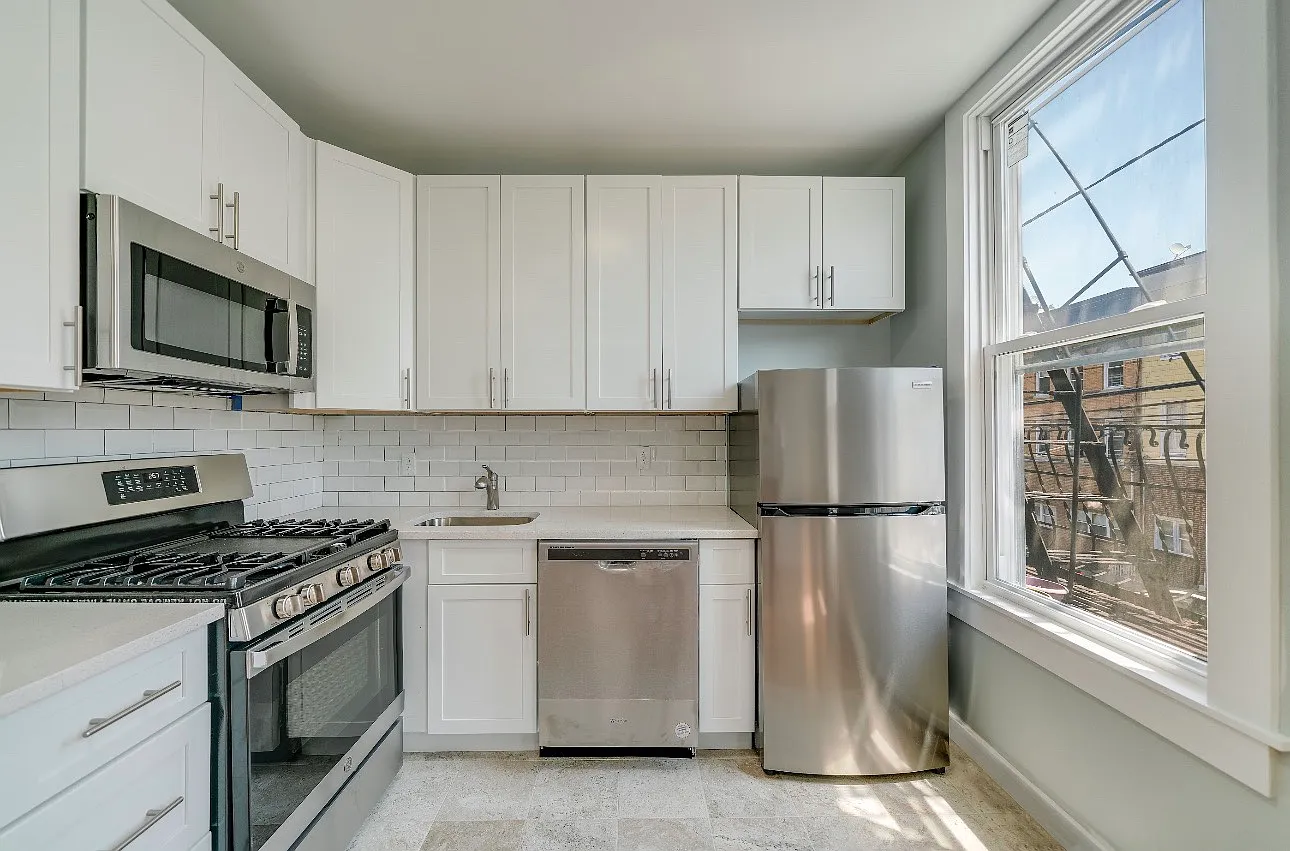2 bed, 900 sqft, $2,195 — Photo 2