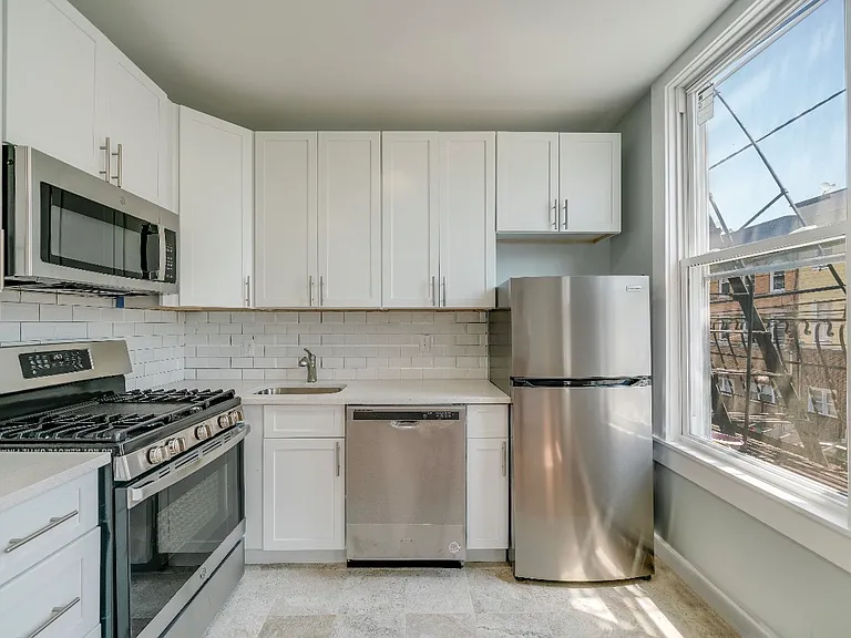 1139 Summit Ave #4 — Photo 2