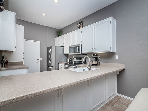 5th image of 9510 Galvin Ave