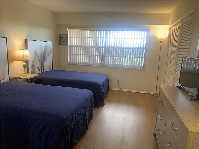 3499 Oaks Way #607 — Photo 6
