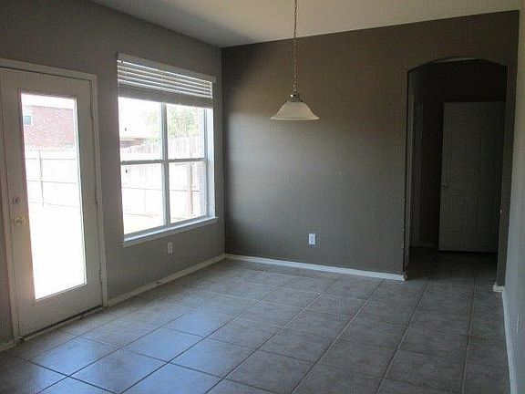 5th image of 680 S Heights Dr