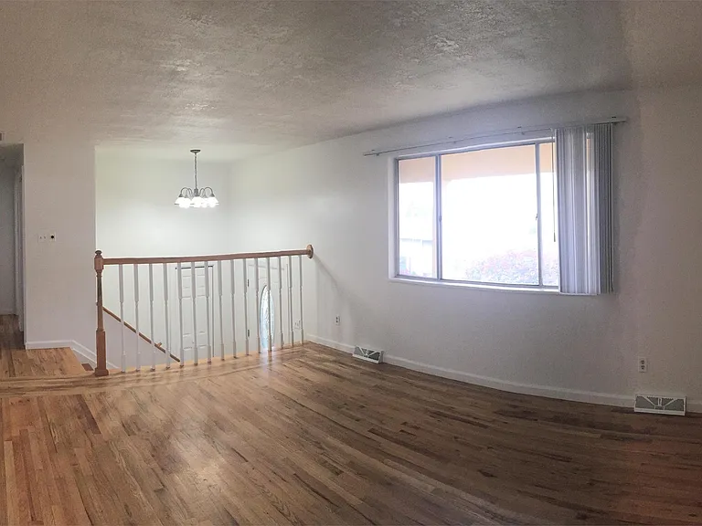 301 Moss St — Photo 6