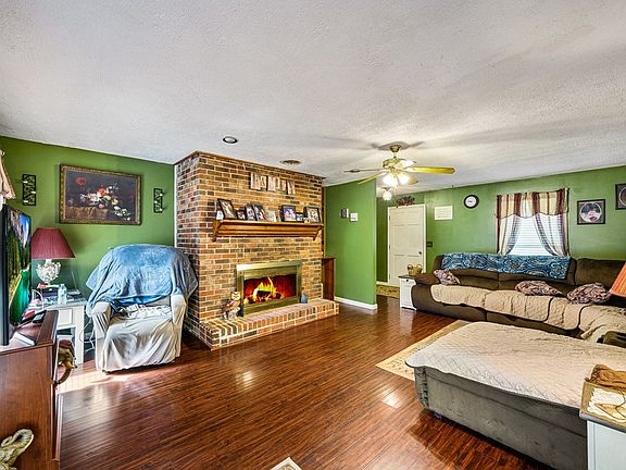 3rd image of 1700 Meadow Wood Dr