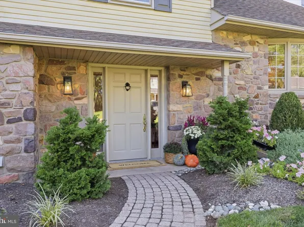 130 Andrew Dr, Newtown, PA 18940