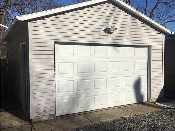 4th image of 606 College Way