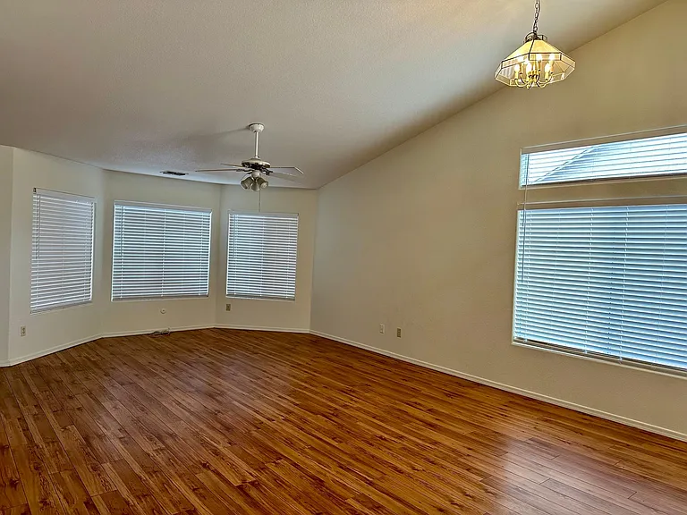 1624 N Sawyer — Photo 9