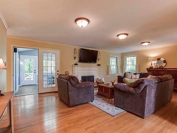 4th image of 1701 Kensington Dr