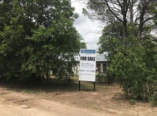 21 Lowe Rd, Quemado, TX 78877