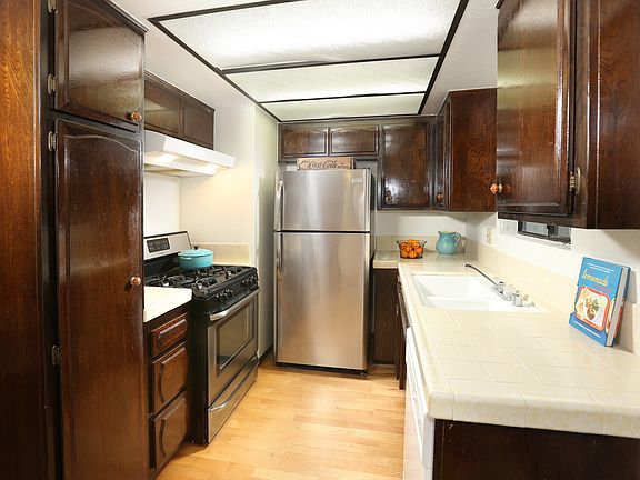 4th image of 141 North Parkwood Avenue #4