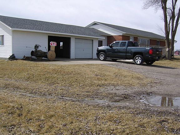 2 Car Garage 32'x29'