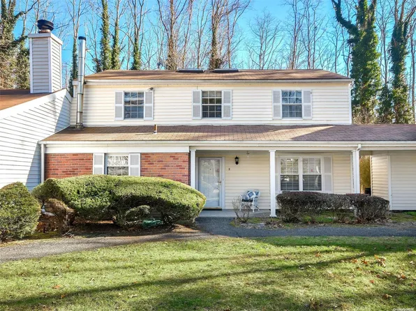 2 Hunt Club Drive #2, Coram, NY 11727