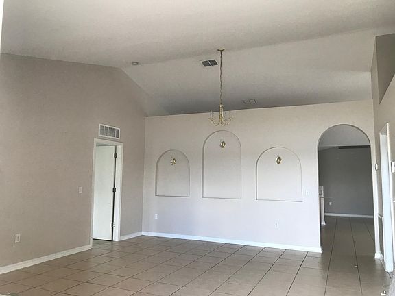 Living room 1/dining room