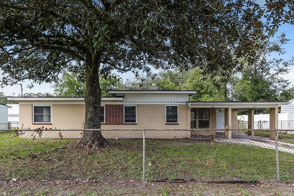 3 bed, 1.0 bath, 1125 sqft, $1,355 — Photo 1