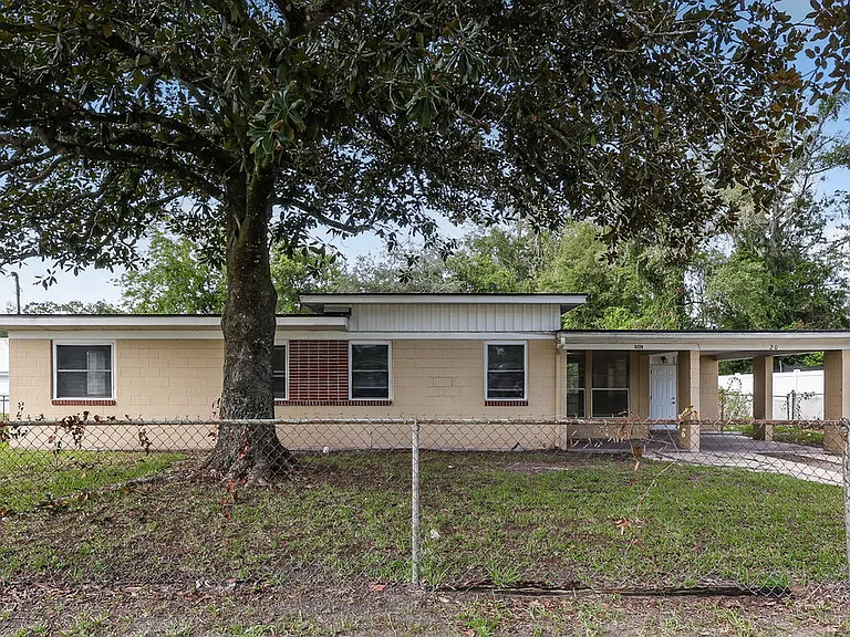 5220 Seaspray Ave — Photo 1