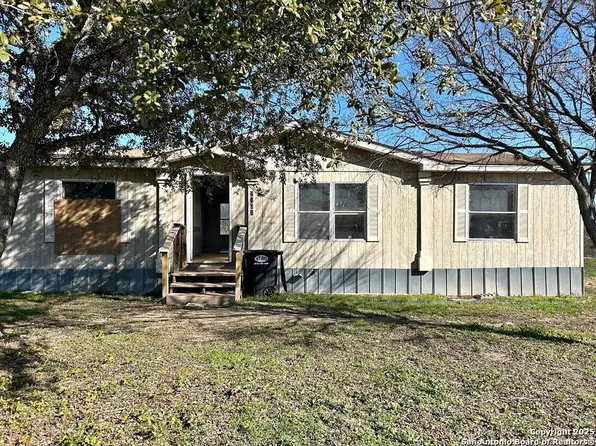 2801 Southern Breeze, Hondo, TX 78861