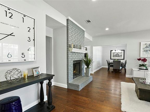 4th image of 3832 Parkmont Dr