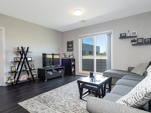 3rd image of 999 Hancock St Unit 506