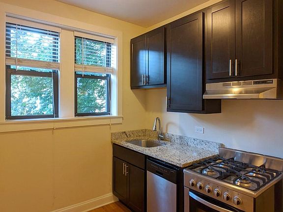 4th image of 40345 N Ashland Ave #2W
