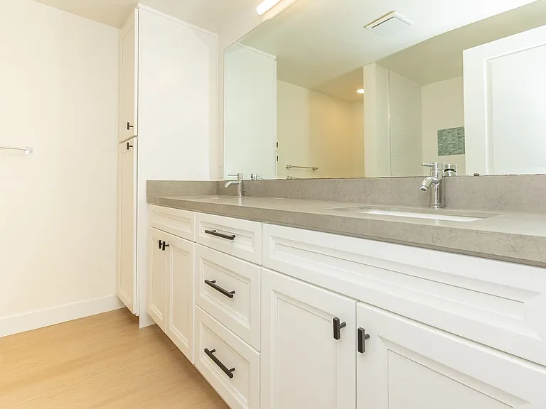 Remodeled 2 Bedroom/ 1 Bath Apartment Near Strand Beach in Oceanside! — Photo 16