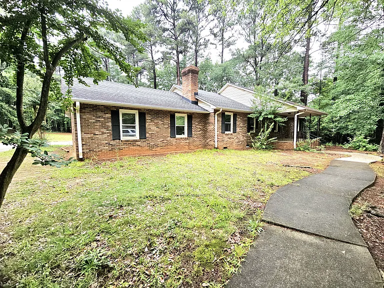 312 Holly Tree Cir #A — Photo 1