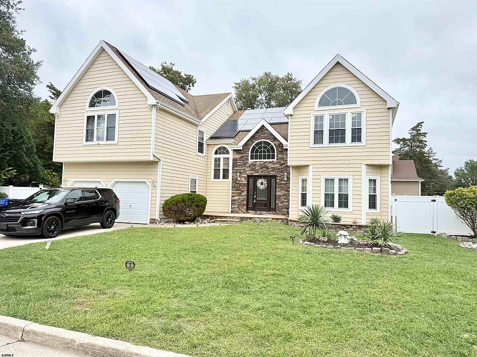 1st image of 200 Creek Ct