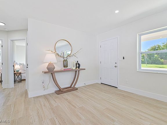 4th image of 1445 Davis Dr