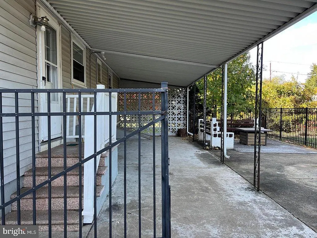 3 bed, 1.5 bath, 1196 sqft, $2,700 — Photo 4